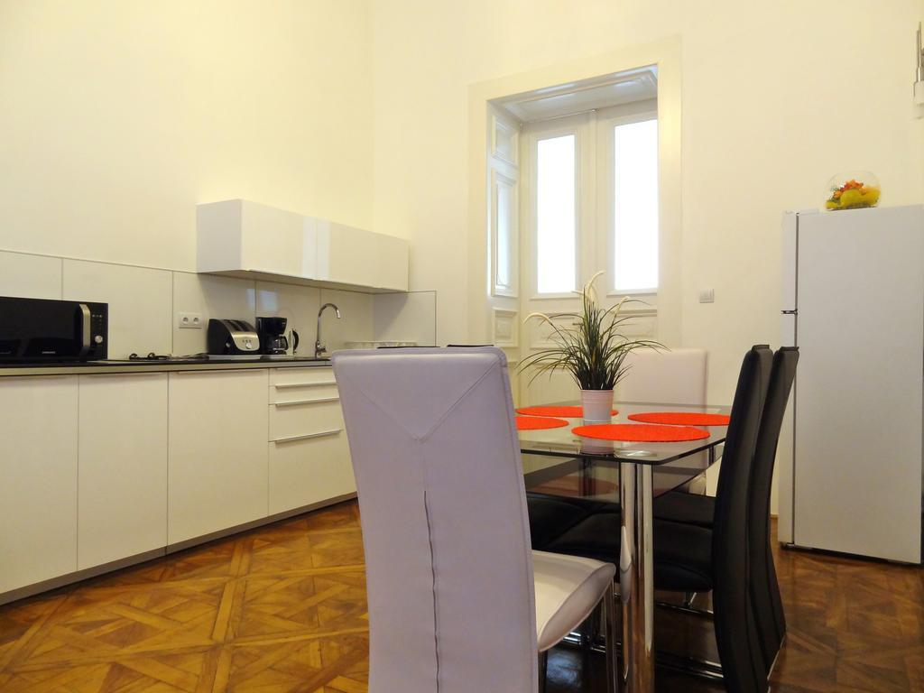 Erzsebet Boulevard Apartment Budapest Exterior photo